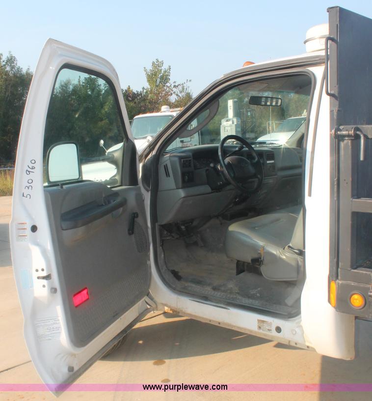 image for item C2930 2004 Ford F450 Super Duty flatbed truck