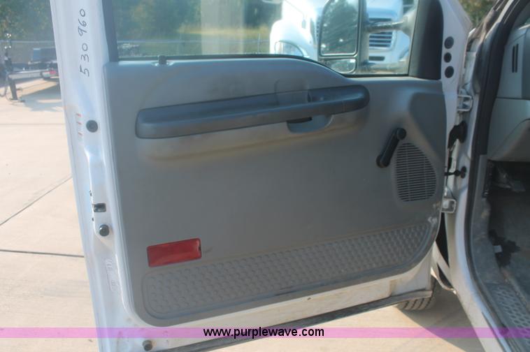 image for item C2930 2004 Ford F450 Super Duty flatbed truck