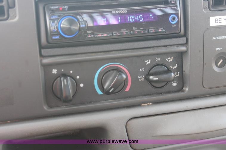 image for item C2930 2004 Ford F450 Super Duty flatbed truck