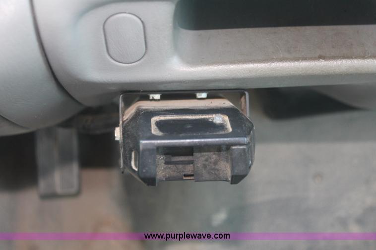 image for item C2930 2004 Ford F450 Super Duty flatbed truck