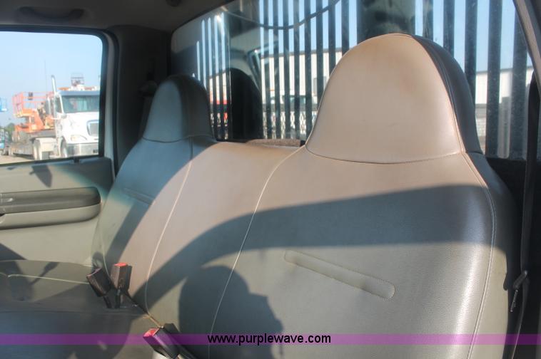 image for item C2930 2004 Ford F450 Super Duty flatbed truck