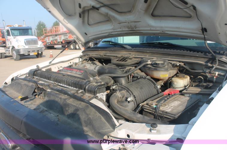 image for item C2930 2004 Ford F450 Super Duty flatbed truck