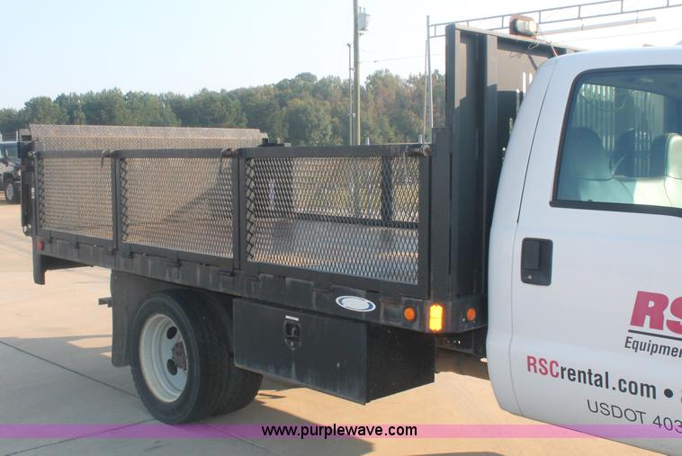 image for item C2930 2004 Ford F450 Super Duty flatbed truck