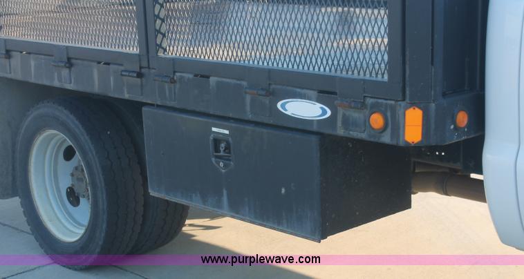 image for item C2930 2004 Ford F450 Super Duty flatbed truck