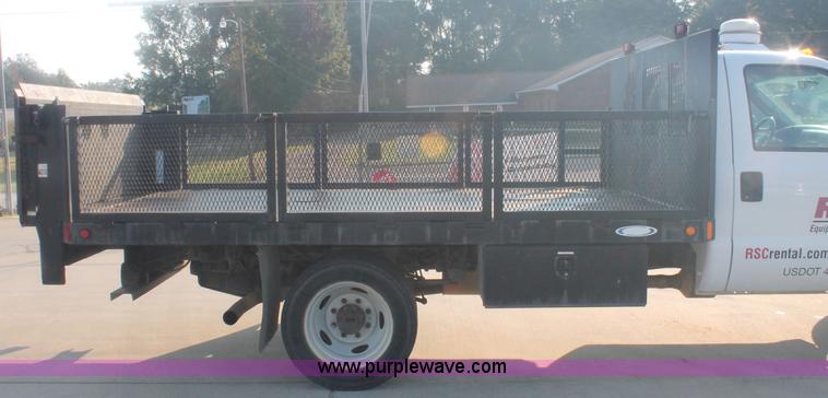 image for item C2930 2004 Ford F450 Super Duty flatbed truck