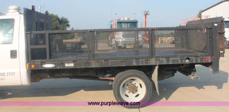 image for item C2930 2004 Ford F450 Super Duty flatbed truck