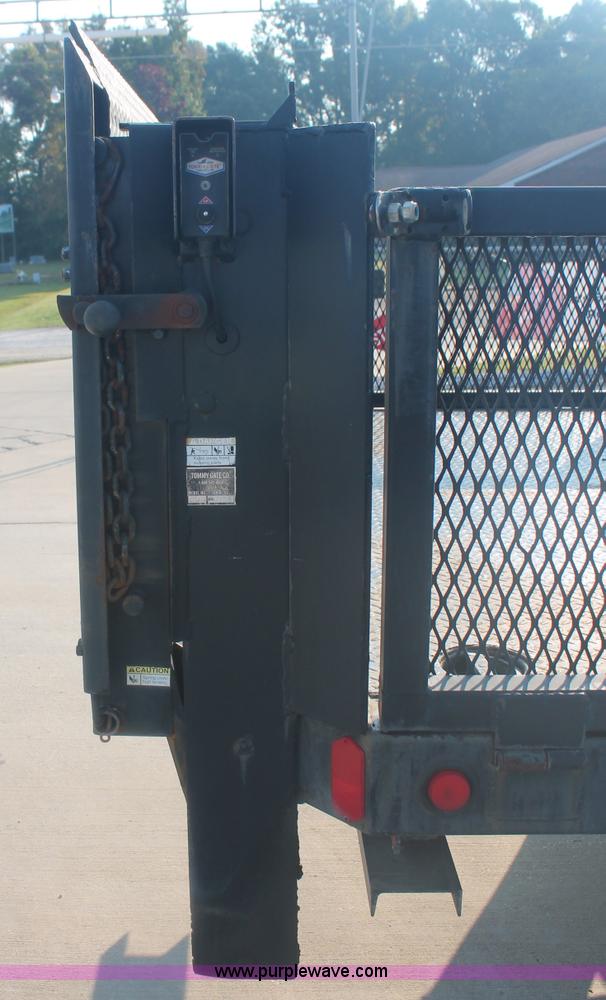 image for item C2930 2004 Ford F450 Super Duty flatbed truck