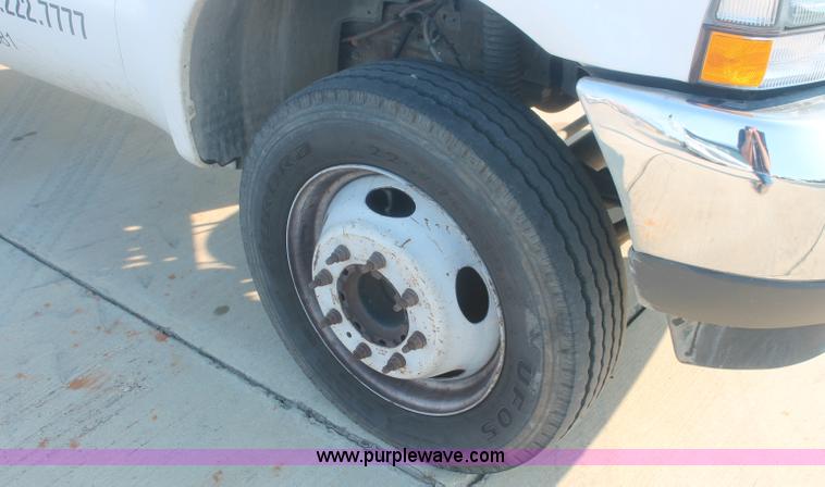 image for item C2930 2004 Ford F450 Super Duty flatbed truck