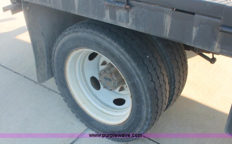 image for item C2930 2004 Ford F450 Super Duty flatbed truck