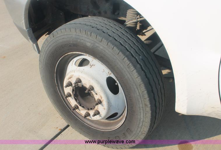 image for item C2930 2004 Ford F450 Super Duty flatbed truck