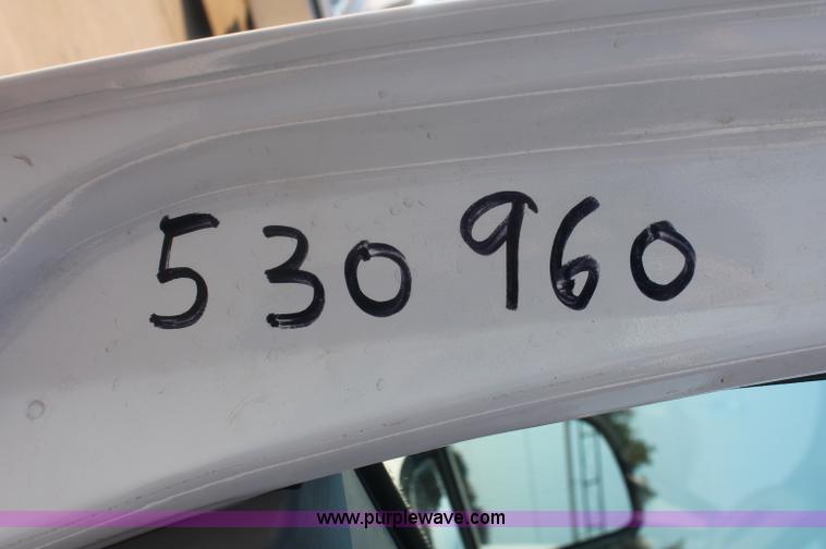 image for item C2930 2004 Ford F450 Super Duty flatbed truck