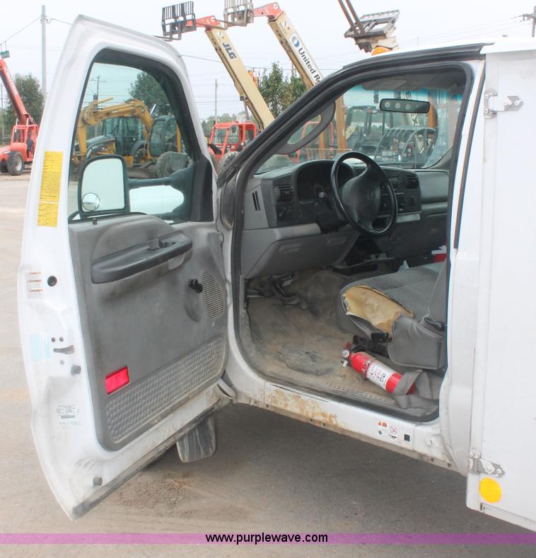 image for item C2931 2005 Ford F550 Super Duty service truck