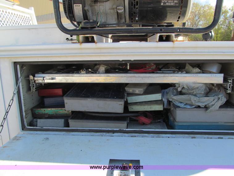 image for item F5535 2006 Ford F350 XL service truck