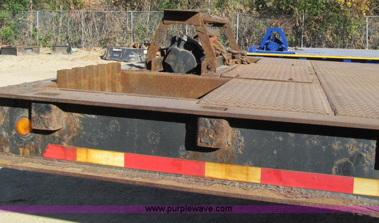 image for item F5536 2006 Ledwell Hydra-Tail triple axle trailer