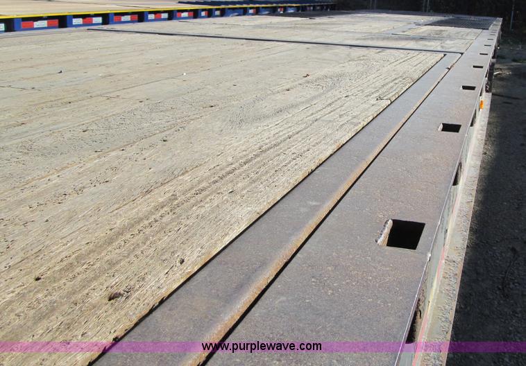 image for item F5536 2006 Ledwell Hydra-Tail triple axle trailer