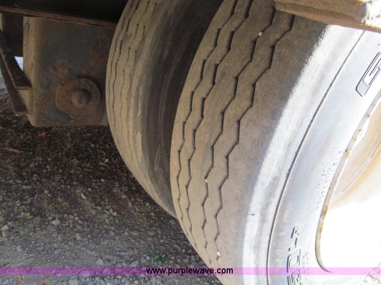 image for item F5536 2006 Ledwell Hydra-Tail triple axle trailer