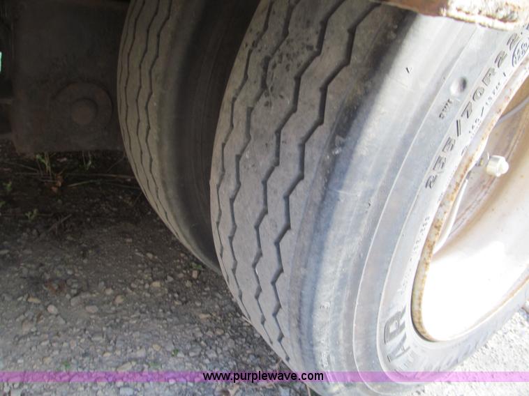 image for item F5536 2006 Ledwell Hydra-Tail triple axle trailer