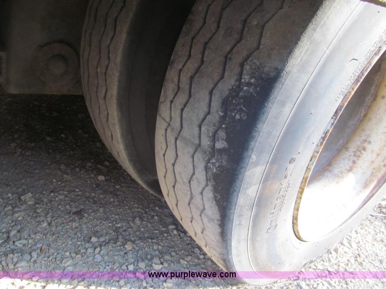 image for item F5536 2006 Ledwell Hydra-Tail triple axle trailer