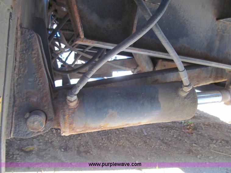 image for item F5536 2006 Ledwell Hydra-Tail triple axle trailer