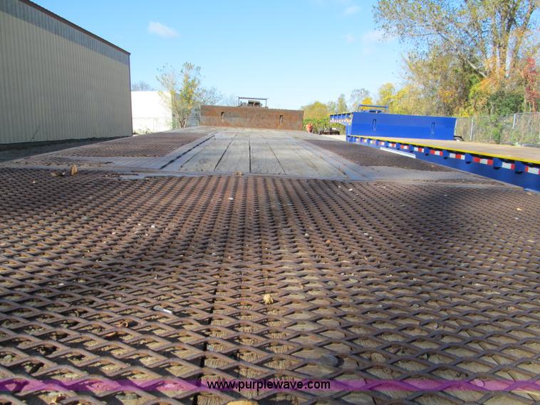 image for item F5536 2006 Ledwell Hydra-Tail triple axle trailer