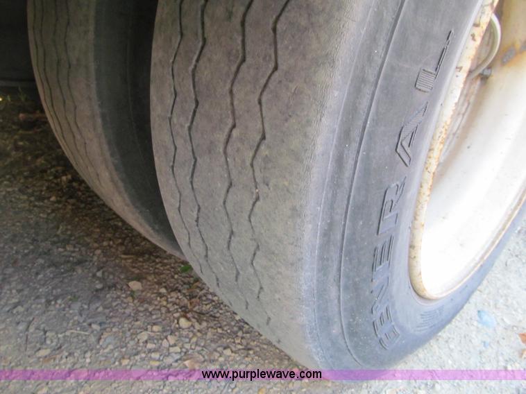 image for item F5536 2006 Ledwell Hydra-Tail triple axle trailer