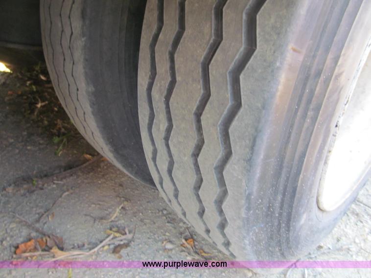 image for item F5536 2006 Ledwell Hydra-Tail triple axle trailer