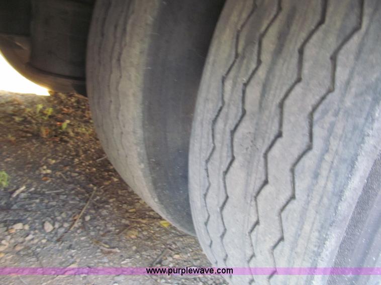 image for item F5536 2006 Ledwell Hydra-Tail triple axle trailer