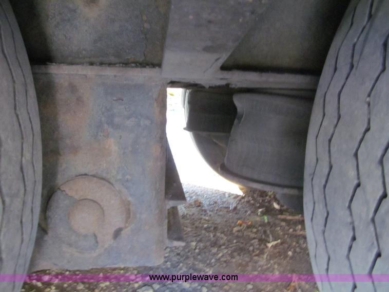 image for item F5536 2006 Ledwell Hydra-Tail triple axle trailer