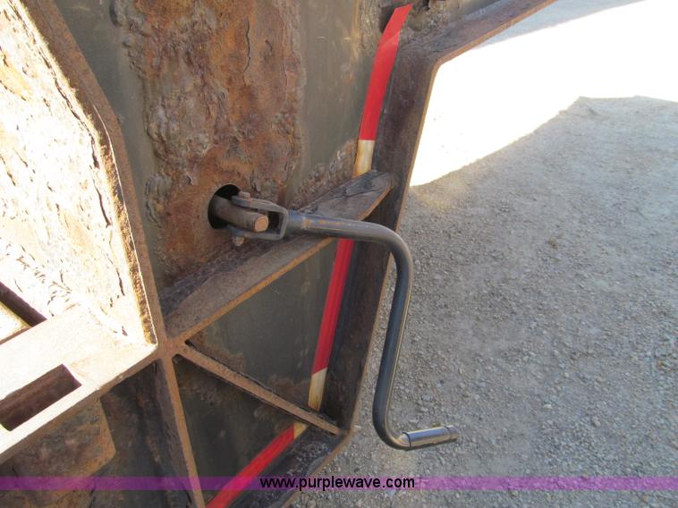 image for item F5536 2006 Ledwell Hydra-Tail triple axle trailer