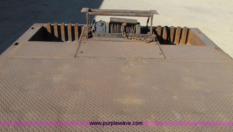 image for item F5536 2006 Ledwell Hydra-Tail triple axle trailer