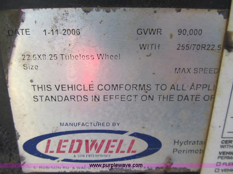 image for item F5536 2006 Ledwell Hydra-Tail triple axle trailer