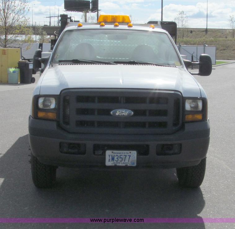 image for item F5538 2006 Ford F350 XL service truck