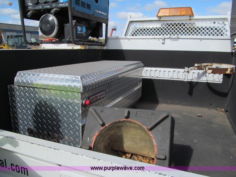 image for item F5538 2006 Ford F350 XL service truck