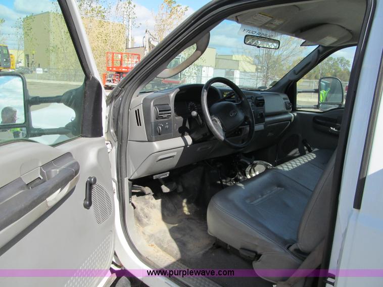 image for item F5538 2006 Ford F350 XL service truck