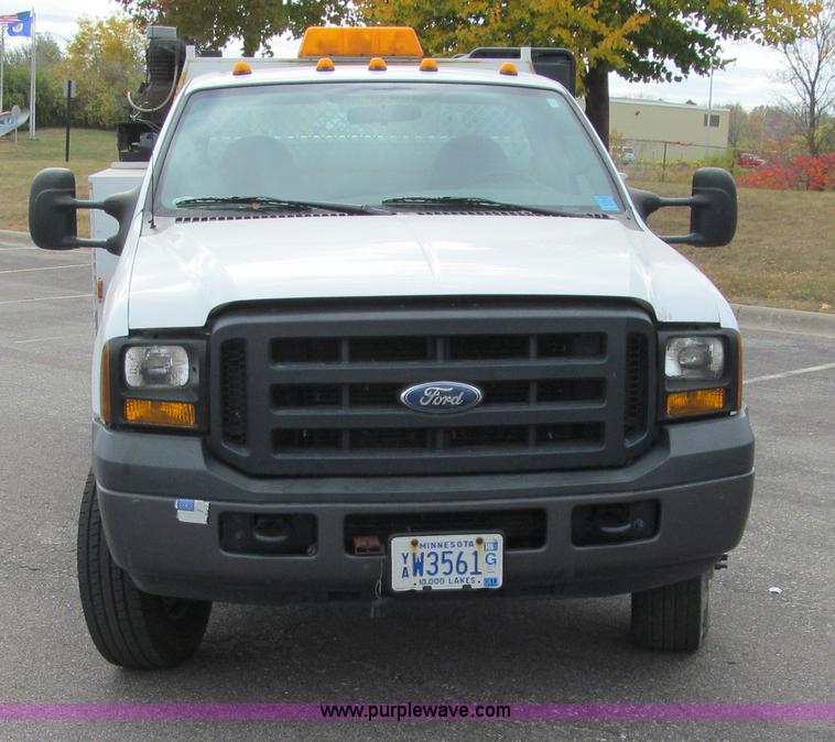 image for item F5541 2006 Ford F350 XL service truck