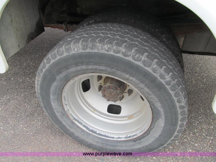 image for item F5541 2006 Ford F350 XL service truck