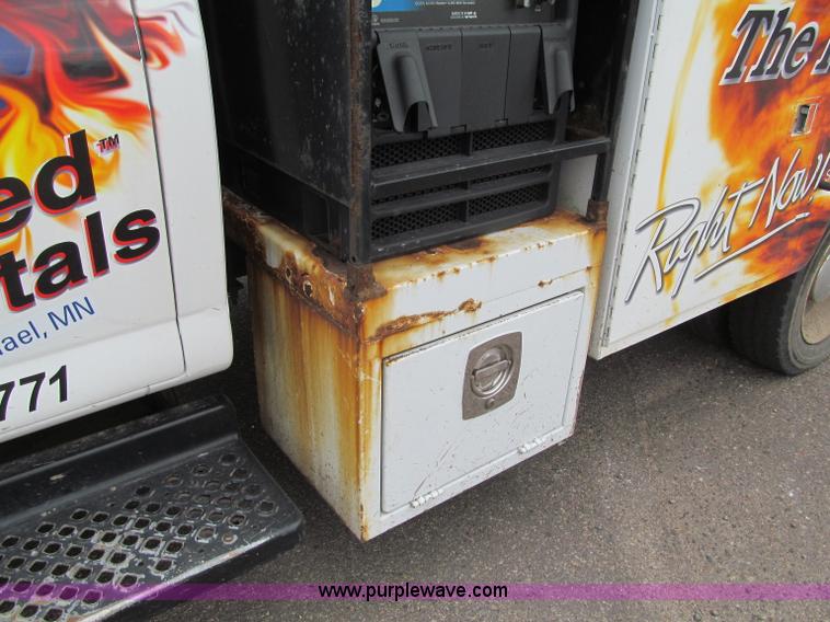 image for item F5542 2006 Chevrolet C5500 service truck