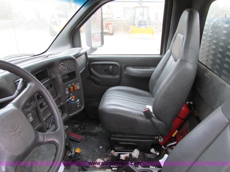 image for item F5542 2006 Chevrolet C5500 service truck