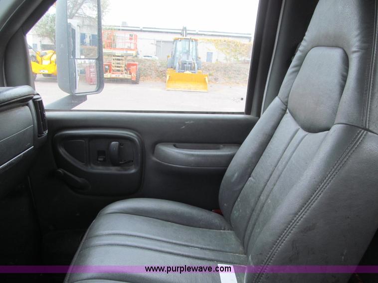 image for item F5542 2006 Chevrolet C5500 service truck