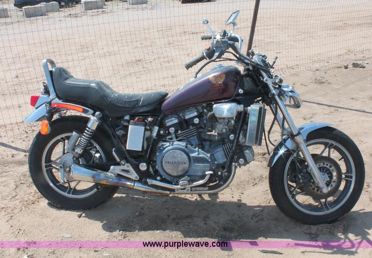 image for item L9996 1982 Honda V45 Magna motorcycle