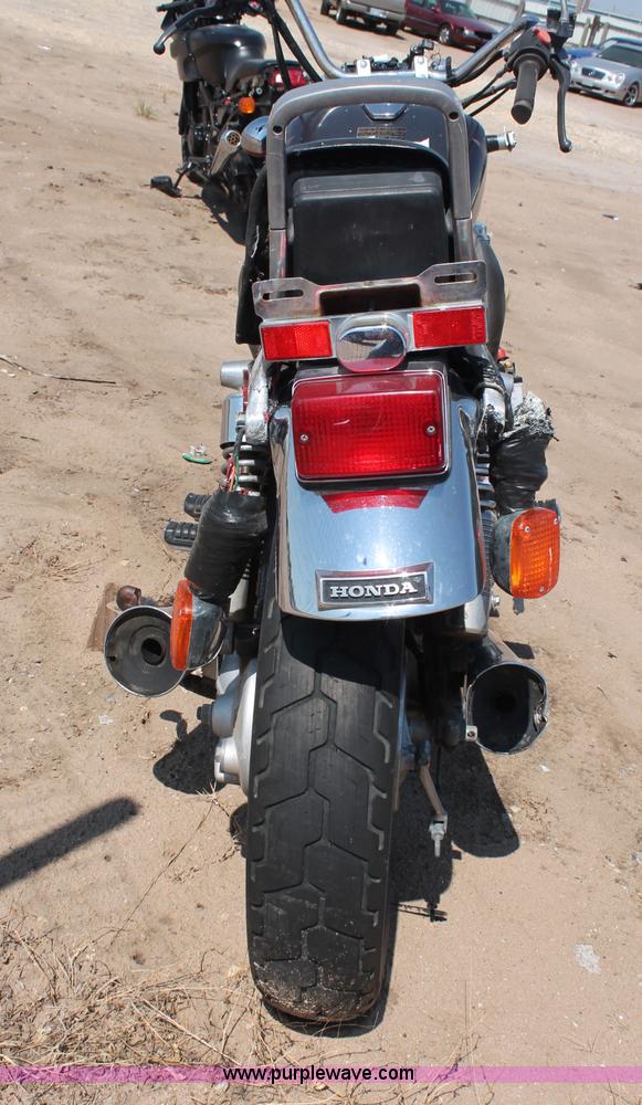 image for item L9996 1982 Honda V45 Magna motorcycle