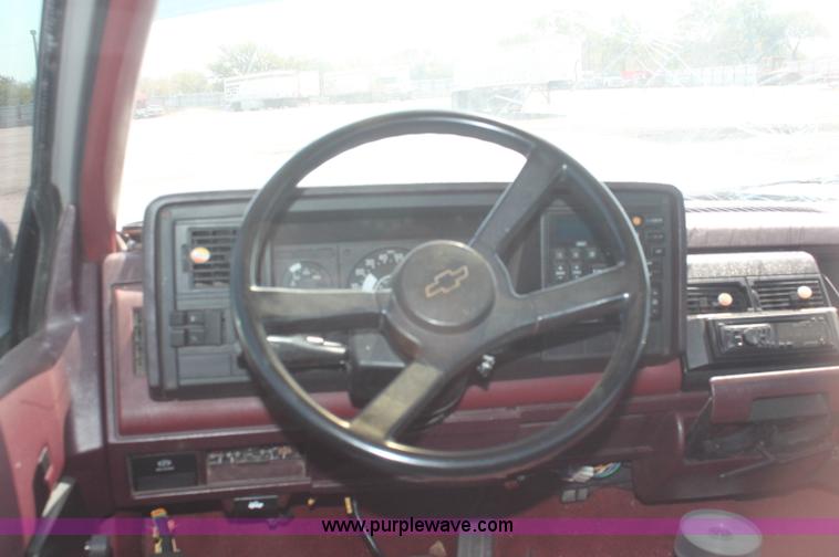 image for item L9997 1988 Chevrolet C1500 pickup truck