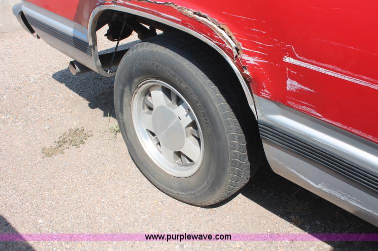 image for item L9997 1988 Chevrolet C1500 pickup truck