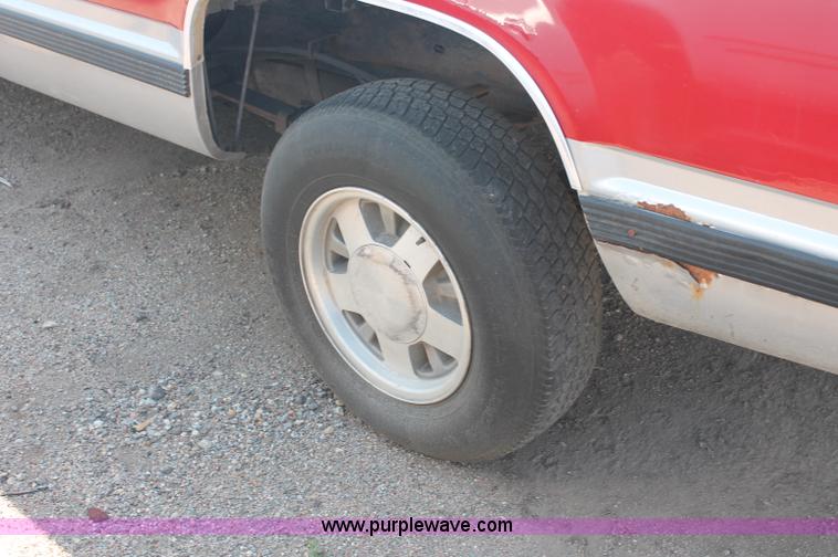 image for item L9997 1988 Chevrolet C1500 pickup truck