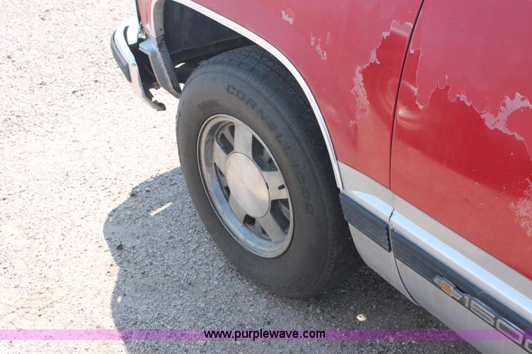 image for item L9997 1988 Chevrolet C1500 pickup truck