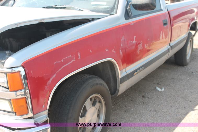 image for item L9997 1988 Chevrolet C1500 pickup truck