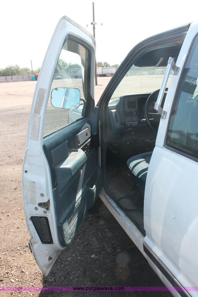 image for item L9998 1989 GMC Sierra C3500 extended cab pickup truck