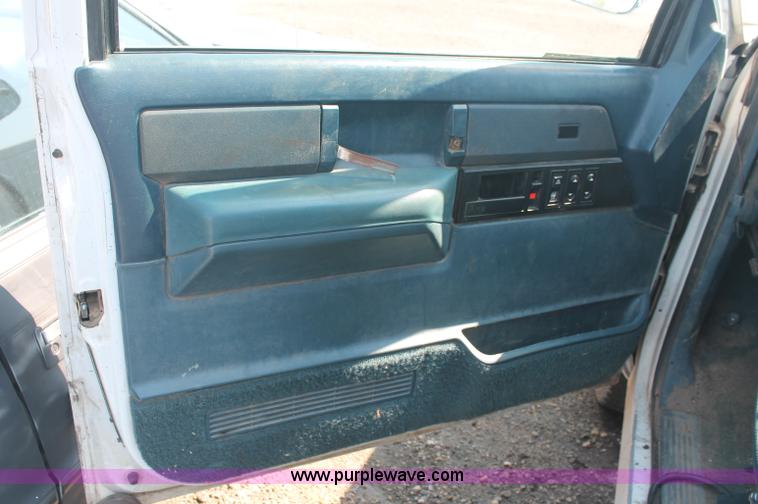 image for item L9998 1989 GMC Sierra C3500 extended cab pickup truck