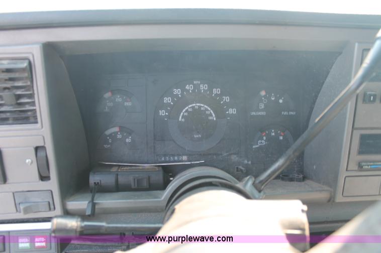 image for item L9998 1989 GMC Sierra C3500 extended cab pickup truck