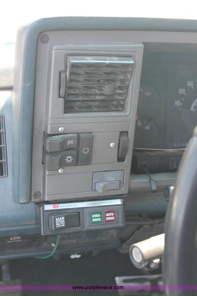 image for item L9998 1989 GMC Sierra C3500 extended cab pickup truck